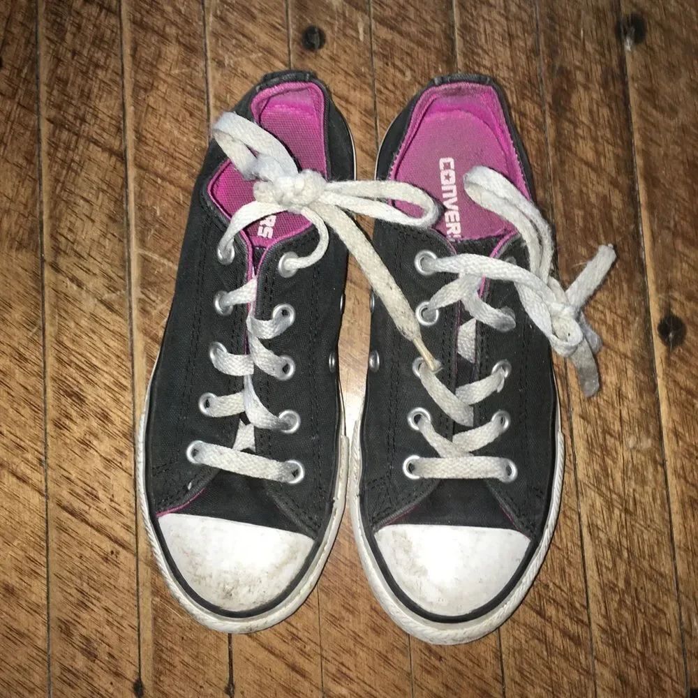 Converse black low top Chucks kids 1 shoes